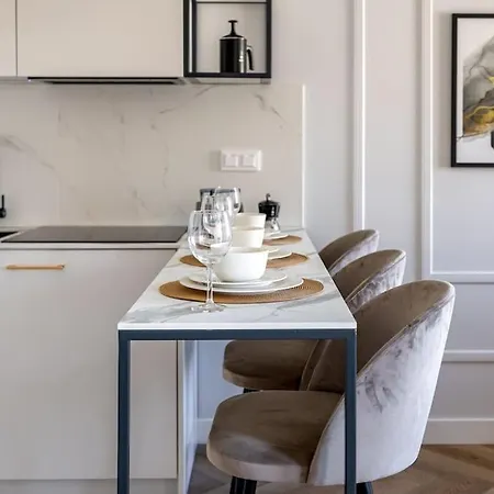Ecru Luxurious Center Near Old Town Wwa10 Apartment